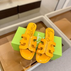 SAM EDELMAN(三姆爱德曼) 是来自纽约的轻奢设计师品牌 虞书欣代言同款🫰时尚休闲一字拖鞋 美式 SAM EDELMAN(三姆爱德曼) 是来自纽约的轻奢设计师品牌 虞书欣代言同款🫰时尚休闲一字拖鞋 美式