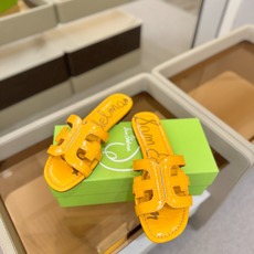 SAM EDELMAN(三姆爱德曼) 是来自纽约的轻奢设计师品牌 虞书欣代言同款🫰时尚休闲一字拖鞋 美式 SAM EDELMAN(三姆爱德曼) 是来自纽约的轻奢设计师品牌 虞书欣代言同款🫰时尚休闲一字拖鞋 美式