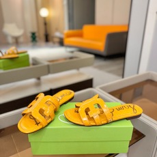 SAM EDELMAN(三姆爱德曼) 是来自纽约的轻奢设计师品牌 虞书欣代言同款🫰时尚休闲一字拖鞋 美式 SAM EDELMAN(三姆爱德曼) 是来自纽约的轻奢设计师品牌 虞书欣代言同款🫰时尚休闲一字拖鞋 美式
