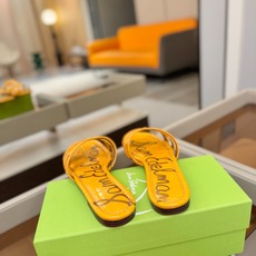 SAM EDELMAN(三姆爱德曼) 是来自纽约的轻奢设计师品牌 虞书欣代言同款🫰时尚休闲一字拖鞋 美式 SAM EDELMAN(三姆爱德曼) 是来自纽约的轻奢设计师品牌 虞书欣代言同款🫰时尚休闲一字拖鞋 美式