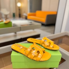 SAM EDELMAN(三姆爱德曼) 是来自纽约的轻奢设计师品牌 虞书欣代言同款🫰时尚休闲一字拖鞋 美式 SAM EDELMAN(三姆爱德曼) 是来自纽约的轻奢设计师品牌 虞书欣代言同款🫰时尚休闲一字拖鞋 美式