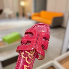 SAM EDELMAN(三姆爱德曼) 是来自纽约的轻奢设计师品牌 虞书欣代言同款🫰时尚休闲一字拖鞋 美式 SAM EDELMAN(三姆爱德曼) 是来自纽约的轻奢设计师品牌 虞书欣代言同款🫰时尚休闲一字拖鞋 美式