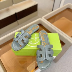 SAM EDELMAN(三姆爱德曼) 是来自纽约的轻奢设计师品牌 虞书欣代言同款🫰时尚休闲一字拖鞋 美式 SAM EDELMAN(三姆爱德曼) 是来自纽约的轻奢设计师品牌 虞书欣代言同款🫰时尚休闲一字拖鞋 美式