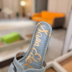 SAM EDELMAN(三姆爱德曼) 是来自纽约的轻奢设计师品牌 虞书欣代言同款🫰时尚休闲一字拖鞋 美式 SAM EDELMAN(三姆爱德曼) 是来自纽约的轻奢设计师品牌 虞书欣代言同款🫰时尚休闲一字拖鞋 美式