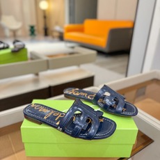 SAM EDELMAN(三姆爱德曼) 是来自纽约的轻奢设计师品牌 虞书欣代言同款🫰时尚休闲一字拖鞋 美式 SAM EDELMAN(三姆爱德曼) 是来自纽约的轻奢设计师品牌 虞书欣代言同款🫰时尚休闲一字拖鞋 美式