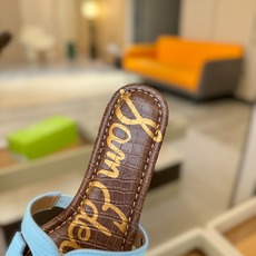 SAM EDELMAN(三姆爱德曼) 是来自纽约的轻奢设计师品牌 虞书欣代言同款🫰时尚休闲一字拖鞋 美式 SAM EDELMAN(三姆爱德曼) 是来自纽约的轻奢设计师品牌 虞书欣代言同款🫰时尚休闲一字拖鞋 美式