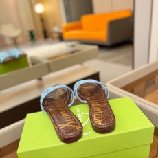 SAM EDELMAN(三姆爱德曼) 是来自纽约的轻奢设计师品牌 虞书欣代言同款🫰时尚休闲一字拖鞋 美式 SAM EDELMAN(三姆爱德曼) 是来自纽约的轻奢设计师品牌 虞书欣代言同款🫰时尚休闲一字拖鞋 美式
