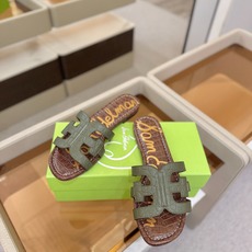 SAM EDELMAN(三姆爱德曼) 是来自纽约的轻奢设计师品牌 虞书欣代言同款🫰时尚休闲一字拖鞋 美式 SAM EDELMAN(三姆爱德曼) 是来自纽约的轻奢设计师品牌 虞书欣代言同款🫰时尚休闲一字拖鞋 美式