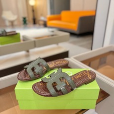 SAM EDELMAN(三姆爱德曼) 是来自纽约的轻奢设计师品牌 虞书欣代言同款🫰时尚休闲一字拖鞋 美式 SAM EDELMAN(三姆爱德曼) 是来自纽约的轻奢设计师品牌 虞书欣代言同款🫰时尚休闲一字拖鞋 美式