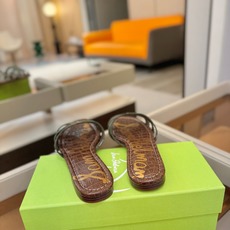 SAM EDELMAN(三姆爱德曼) 是来自纽约的轻奢设计师品牌 虞书欣代言同款🫰时尚休闲一字拖鞋 美式 SAM EDELMAN(三姆爱德曼) 是来自纽约的轻奢设计师品牌 虞书欣代言同款🫰时尚休闲一字拖鞋 美式