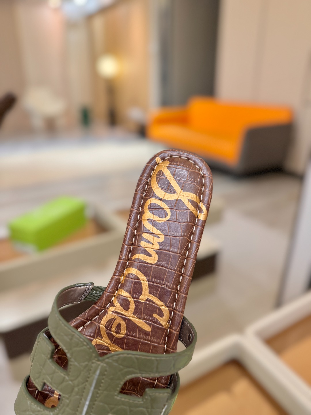 SAM EDELMAN(三姆爱德曼) 是来自纽约的轻奢设计师品牌 虞书欣代言同款🫰时尚休闲一字拖鞋 美式 SAM EDELMAN(三姆爱德曼) 是来自纽约的轻奢设计师品牌 虞书欣代言同款🫰时尚休闲一字拖鞋 美式