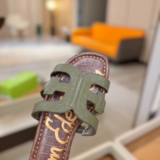 SAM EDELMAN(三姆爱德曼) 是来自纽约的轻奢设计师品牌 虞书欣代言同款🫰时尚休闲一字拖鞋 美式 SAM EDELMAN(三姆爱德曼) 是来自纽约的轻奢设计师品牌 虞书欣代言同款🫰时尚休闲一字拖鞋 美式