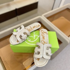 SAM EDELMAN(三姆爱德曼) 是来自纽约的轻奢设计师品牌 虞书欣代言同款🫰时尚休闲一字拖鞋 美式 SAM EDELMAN(三姆爱德曼) 是来自纽约的轻奢设计师品牌 虞书欣代言同款🫰时尚休闲一字拖鞋 美式