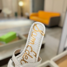 SAM EDELMAN(三姆爱德曼) 是来自纽约的轻奢设计师品牌 虞书欣代言同款🫰时尚休闲一字拖鞋 美式 SAM EDELMAN(三姆爱德曼) 是来自纽约的轻奢设计师品牌 虞书欣代言同款🫰时尚休闲一字拖鞋 美式