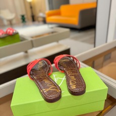 SAM EDELMAN(三姆爱德曼) 是来自纽约的轻奢设计师品牌 虞书欣代言同款🫰时尚休闲一字拖鞋 美式 SAM EDELMAN(三姆爱德曼) 是来自纽约的轻奢设计师品牌 虞书欣代言同款🫰时尚休闲一字拖鞋 美式