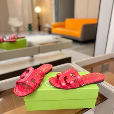 SAM EDELMAN(三姆爱德曼) 是来自纽约的轻奢设计师品牌 虞书欣代言同款🫰时尚休闲一字拖鞋 美式 SAM EDELMAN(三姆爱德曼) 是来自纽约的轻奢设计师品牌 虞书欣代言同款🫰时尚休闲一字拖鞋 美式