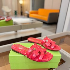 SAM EDELMAN(三姆爱德曼) 是来自纽约的轻奢设计师品牌 虞书欣代言同款🫰时尚休闲一字拖鞋 美式 SAM EDELMAN(三姆爱德曼) 是来自纽约的轻奢设计师品牌 虞书欣代言同款🫰时尚休闲一字拖鞋 美式