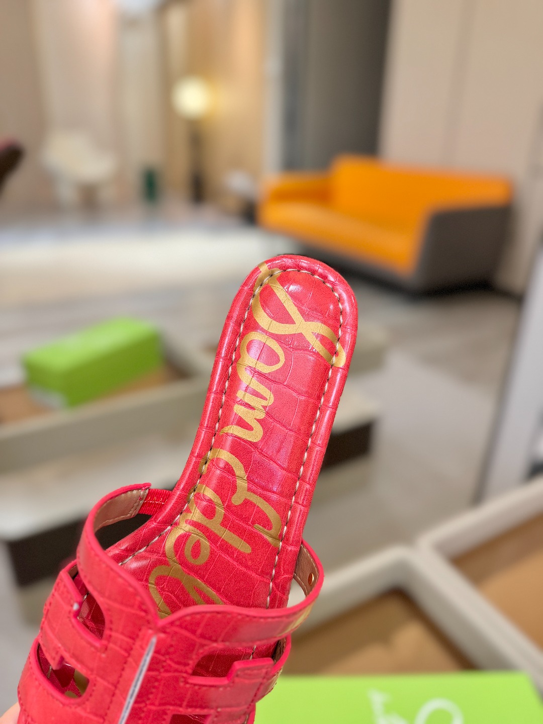 SAM EDELMAN(三姆爱德曼) 是来自纽约的轻奢设计师品牌 虞书欣代言同款🫰时尚休闲一字拖鞋 美式 SAM EDELMAN(三姆爱德曼) 是来自纽约的轻奢设计师品牌 虞书欣代言同款🫰时尚休闲一字拖鞋 美式