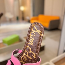 SAM EDELMAN(三姆爱德曼) 是来自纽约的轻奢设计师品牌 虞书欣代言同款🫰时尚休闲一字拖鞋 美式 SAM EDELMAN(三姆爱德曼) 是来自纽约的轻奢设计师品牌 虞书欣代言同款🫰时尚休闲一字拖鞋 美式