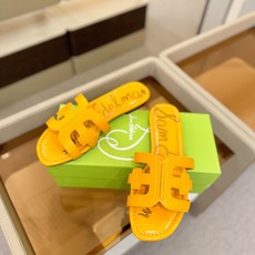 SAM EDELMAN(三姆爱德曼) 是来自纽约的轻奢设计师品牌 虞书欣代言同款🫰时尚休闲一字拖鞋 美式 SAM EDELMAN(三姆爱德曼) 是来自纽约的轻奢设计师品牌 虞书欣代言同款🫰时尚休闲一字拖鞋 美式