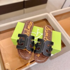 SAM EDELMAN(三姆爱德曼) 是来自纽约的轻奢设计师品牌 虞书欣代言同款🫰时尚休闲一字拖鞋 美式 SAM EDELMAN(三姆爱德曼) 是来自纽约的轻奢设计师品牌 虞书欣代言同款🫰时尚休闲一字拖鞋 美式