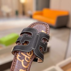 SAM EDELMAN(三姆爱德曼) 是来自纽约的轻奢设计师品牌 虞书欣代言同款🫰时尚休闲一字拖鞋 美式 SAM EDELMAN(三姆爱德曼) 是来自纽约的轻奢设计师品牌 虞书欣代言同款🫰时尚休闲一字拖鞋 美式