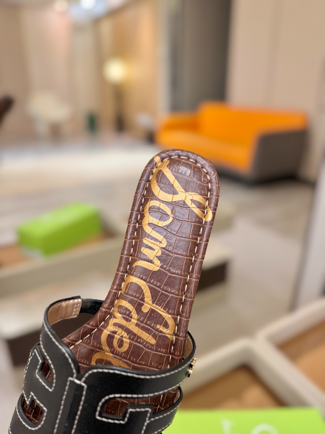 SAM EDELMAN(三姆爱德曼) 是来自纽约的轻奢设计师品牌 虞书欣代言同款🫰时尚休闲一字拖鞋 美式 SAM EDELMAN(三姆爱德曼) 是来自纽约的轻奢设计师品牌 虞书欣代言同款🫰时尚休闲一字拖鞋 美式