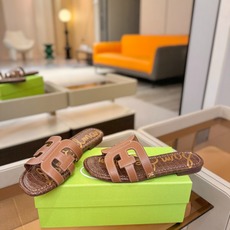 SAM EDELMAN(三姆爱德曼) 是来自纽约的轻奢设计师品牌 虞书欣代言同款🫰时尚休闲一字拖鞋 美式 SAM EDELMAN(三姆爱德曼) 是来自纽约的轻奢设计师品牌 虞书欣代言同款🫰时尚休闲一字拖鞋 美式
