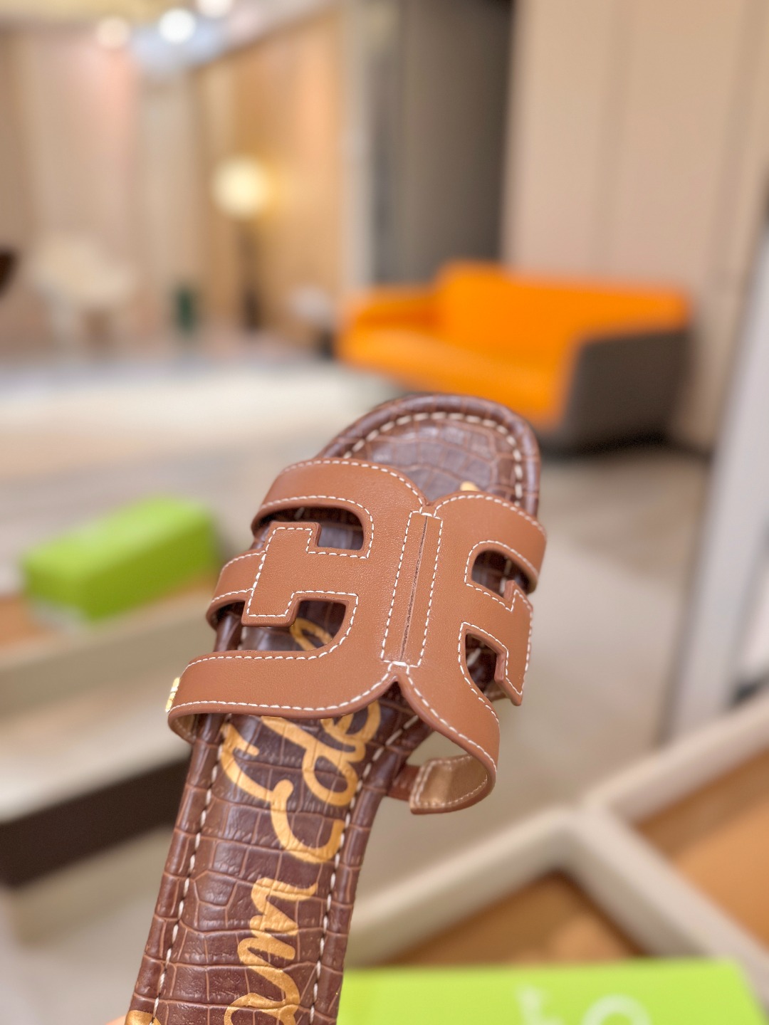 SAM EDELMAN(三姆爱德曼) 是来自纽约的轻奢设计师品牌 虞书欣代言同款🫰时尚休闲一字拖鞋 美式 SAM EDELMAN(三姆爱德曼) 是来自纽约的轻奢设计师品牌 虞书欣代言同款🫰时尚休闲一字拖鞋 美式