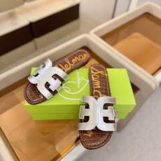 SAM EDELMAN(三姆爱德曼) 是来自纽约的轻奢设计师品牌 虞书欣代言同款🫰时尚休闲一字拖鞋 美式 SAM EDELMAN(三姆爱德曼) 是来自纽约的轻奢设计师品牌 虞书欣代言同款🫰时尚休闲一字拖鞋 美式