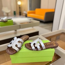 SAM EDELMAN(三姆爱德曼) 是来自纽约的轻奢设计师品牌 虞书欣代言同款🫰时尚休闲一字拖鞋 美式 SAM EDELMAN(三姆爱德曼) 是来自纽约的轻奢设计师品牌 虞书欣代言同款🫰时尚休闲一字拖鞋 美式