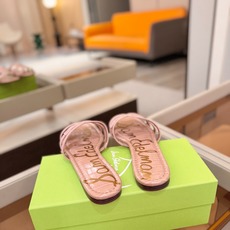 SAM EDELMAN(三姆爱德曼) 是来自纽约的轻奢设计师品牌 虞书欣代言同款🫰时尚休闲一字拖鞋 美式 SAM EDELMAN(三姆爱德曼) 是来自纽约的轻奢设计师品牌 虞书欣代言同款🫰时尚休闲一字拖鞋 美式