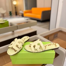 SAM EDELMAN(三姆爱德曼) 是来自纽约的轻奢设计师品牌 虞书欣代言同款🫰时尚休闲一字拖鞋 美式 SAM EDELMAN(三姆爱德曼) 是来自纽约的轻奢设计师品牌 虞书欣代言同款🫰时尚休闲一字拖鞋 美式