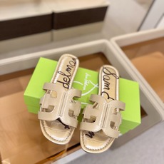SAM EDELMAN(三姆爱德曼) 是来自纽约的轻奢设计师品牌 虞书欣代言同款🫰时尚休闲一字拖鞋 美式 SAM EDELMAN(三姆爱德曼) 是来自纽约的轻奢设计师品牌 虞书欣代言同款🫰时尚休闲一字拖鞋 美式