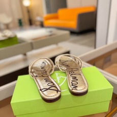 SAM EDELMAN(三姆爱德曼) 是来自纽约的轻奢设计师品牌 虞书欣代言同款🫰时尚休闲一字拖鞋 美式 SAM EDELMAN(三姆爱德曼) 是来自纽约的轻奢设计师品牌 虞书欣代言同款🫰时尚休闲一字拖鞋 美式