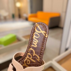 SAM EDELMAN(三姆爱德曼) 是来自纽约的轻奢设计师品牌 虞书欣代言同款🫰时尚休闲一字拖鞋 美式 SAM EDELMAN(三姆爱德曼) 是来自纽约的轻奢设计师品牌 虞书欣代言同款🫰时尚休闲一字拖鞋 美式