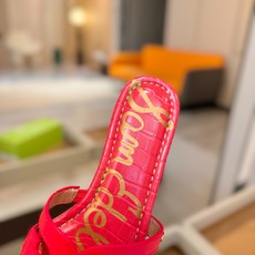SAM EDELMAN(三姆爱德曼) 是来自纽约的轻奢设计师品牌 虞书欣代言同款🫰时尚休闲一字拖鞋 美式 SAM EDELMAN(三姆爱德曼) 是来自纽约的轻奢设计师品牌 虞书欣代言同款🫰时尚休闲一字拖鞋 美式