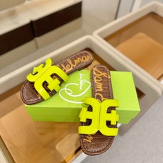 SAM EDELMAN(三姆爱德曼) 是来自纽约的轻奢设计师品牌 虞书欣代言同款🫰时尚休闲一字拖鞋 美式 SAM EDELMAN(三姆爱德曼) 是来自纽约的轻奢设计师品牌 虞书欣代言同款🫰时尚休闲一字拖鞋 美式