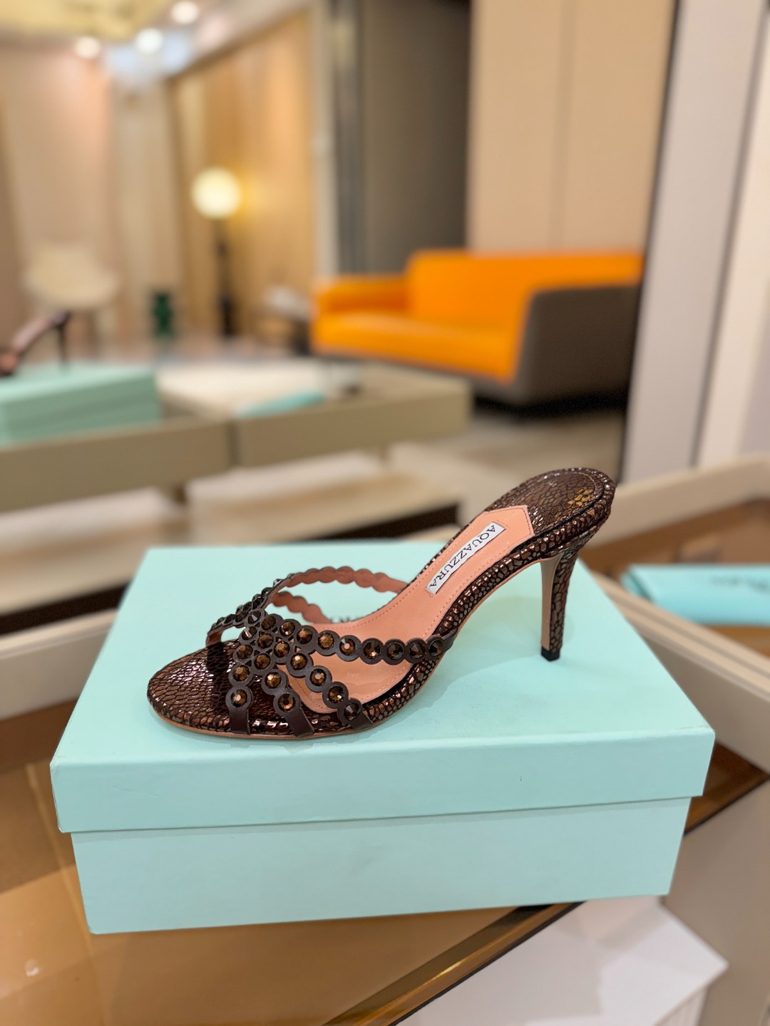 Aquazzura   菠萝    𝐒𝐒  𝐧𝐞𝐰春夏新品高跟凉鞋。满满的钻，超闪 🌸((☀️⥎☀️))