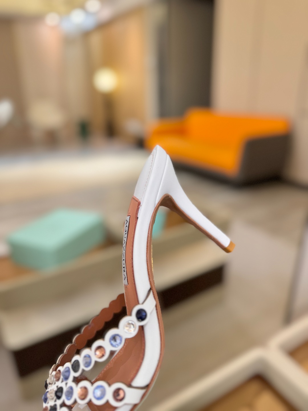 Aquazzura   菠萝    𝐒𝐒  𝐧𝐞𝐰春夏新品高跟半鞋。满满的钻，超闪 🌸((☀️⥎☀️))