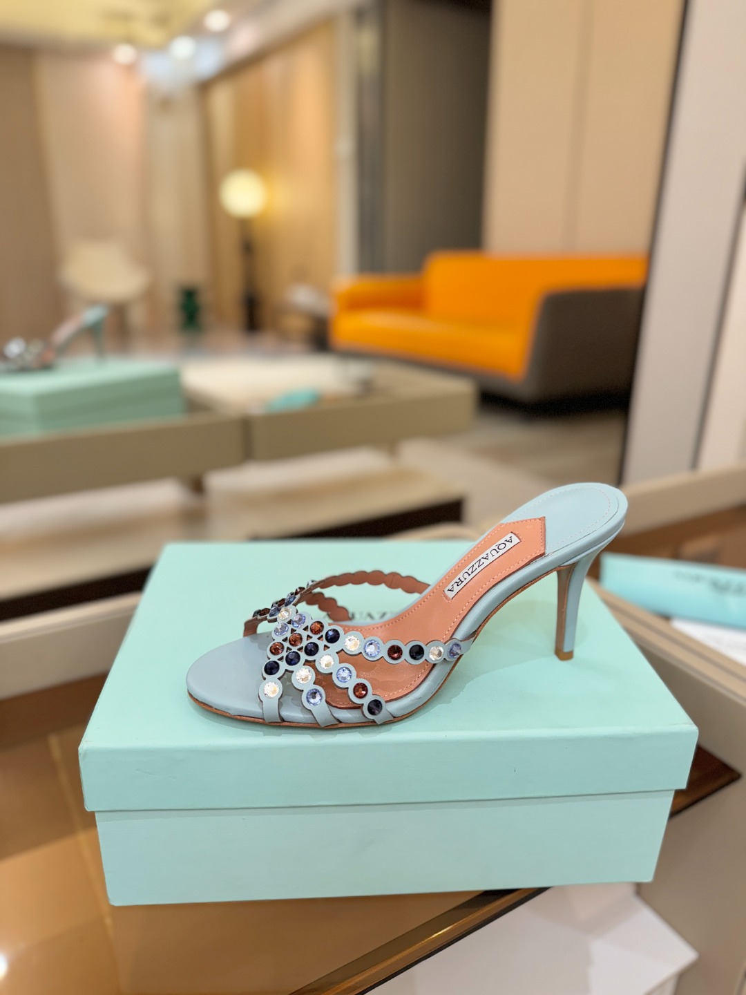 Aquazzura   菠萝    𝐒𝐒  𝐧𝐞𝐰春夏新品高跟半鞋。满满的钻，超闪 🌸((☀️⥎☀️))