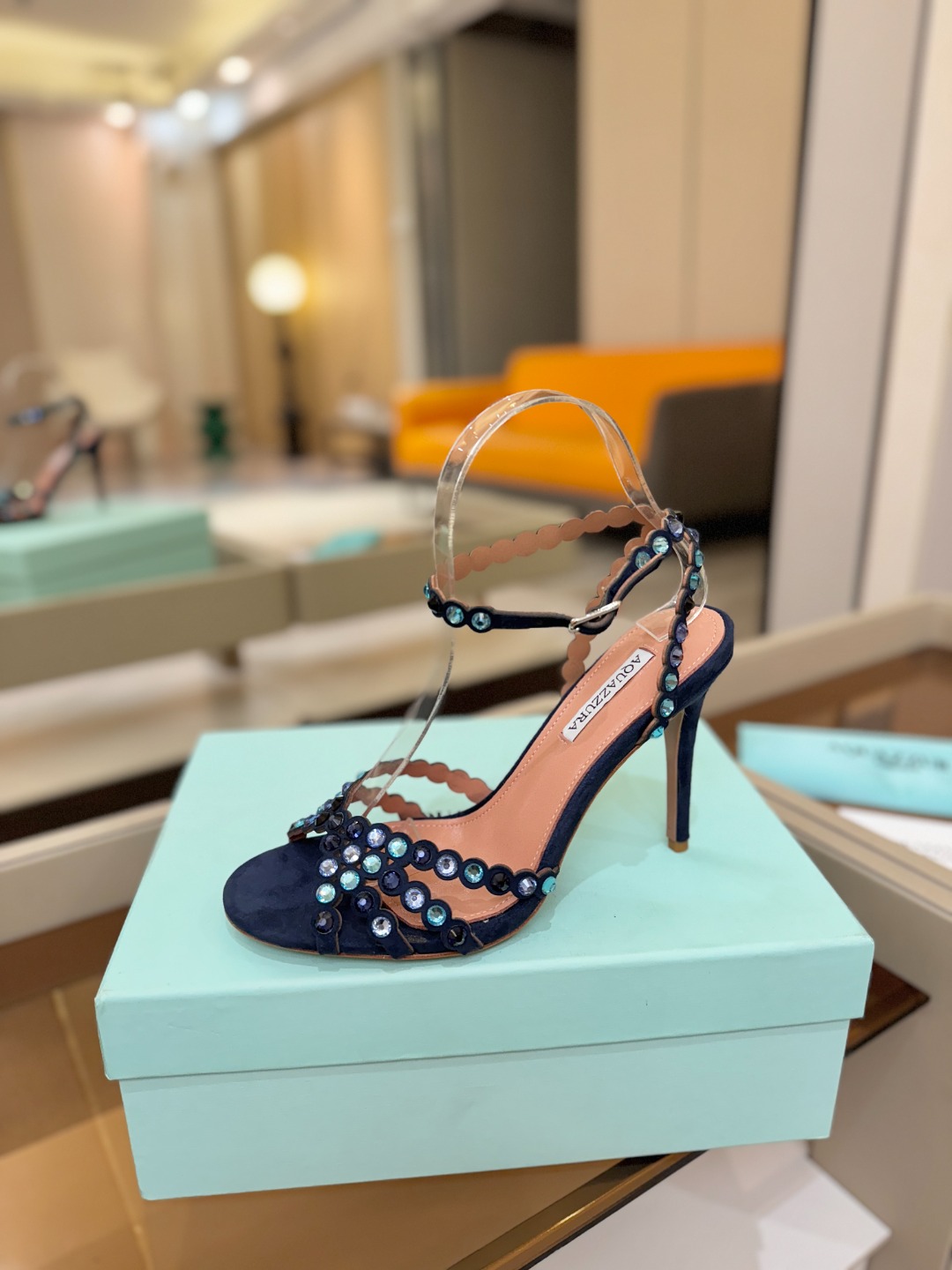 Aquazzura   菠萝   𝐒𝐒  𝐧𝐞𝐰春夏新品高跟凉鞋。满满的钻，超闪 🌸((☀️⥎☀️))🌸