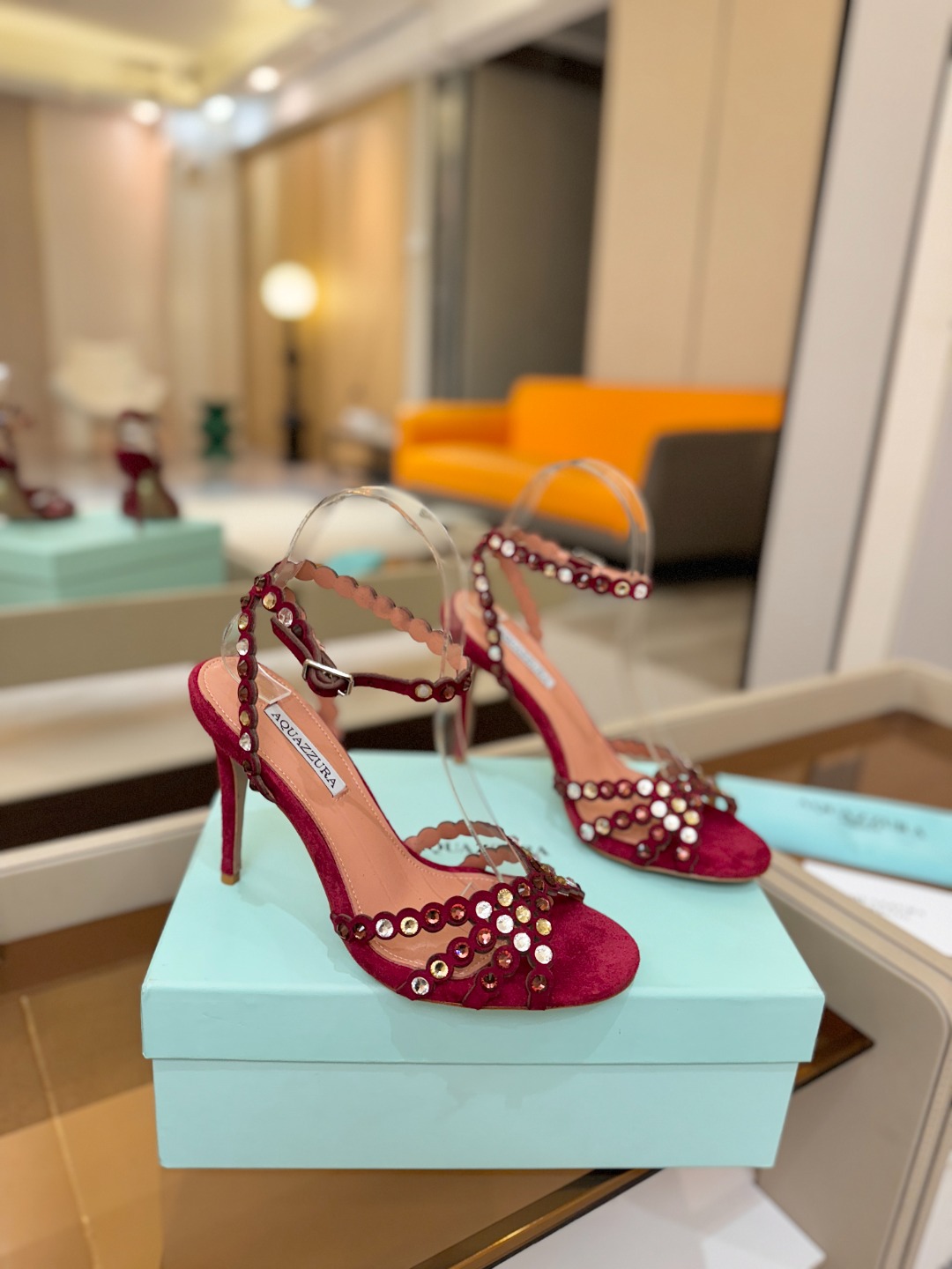 Aquazzura   菠萝   𝐒𝐒  𝐧𝐞𝐰春夏新品高跟凉鞋。满满的钻，超闪 🌸((☀️⥎☀️))🌸