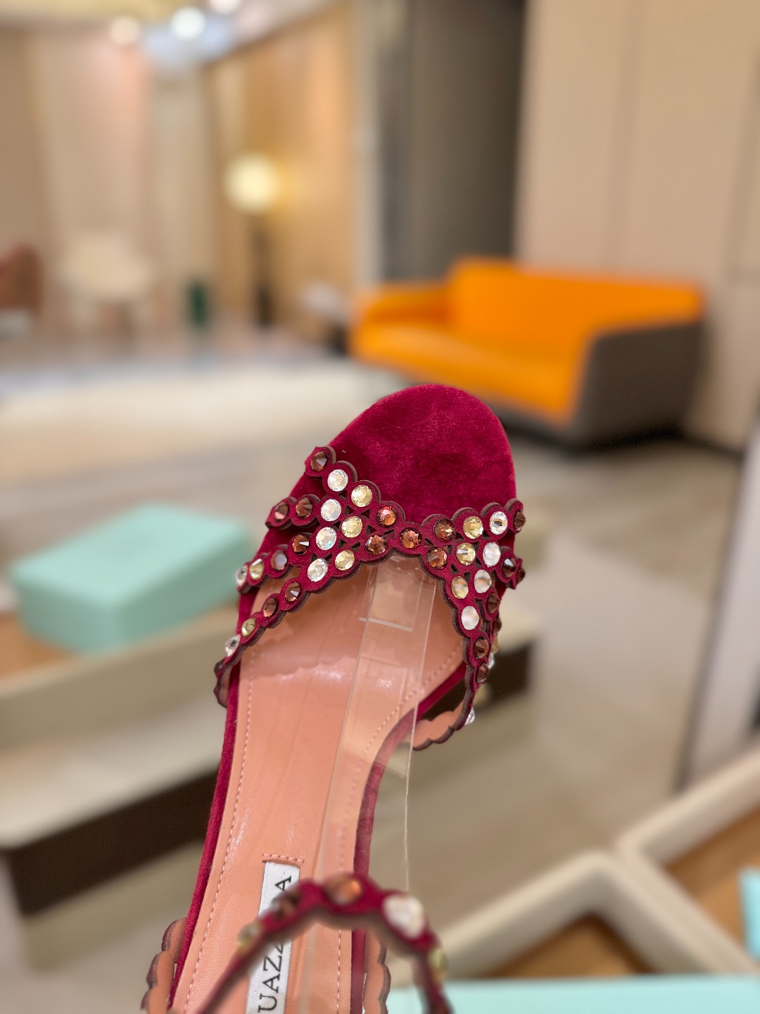 Aquazzura   菠萝   𝐒𝐒  𝐧𝐞𝐰春夏新品高跟凉鞋。满满的钻，超闪 🌸((☀️⥎☀️))🌸