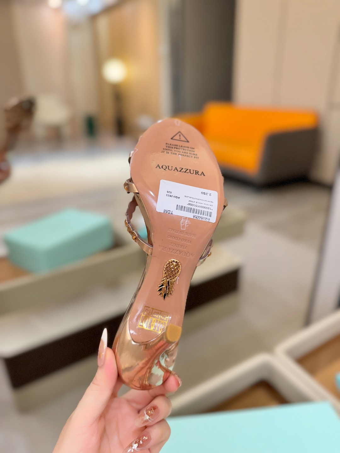 Aquazzura   菠萝   𝐒𝐒  𝐧𝐞𝐰春夏新品高跟半拖。满满的钻，超闪 🌸((☀️⥎☀️))🌸