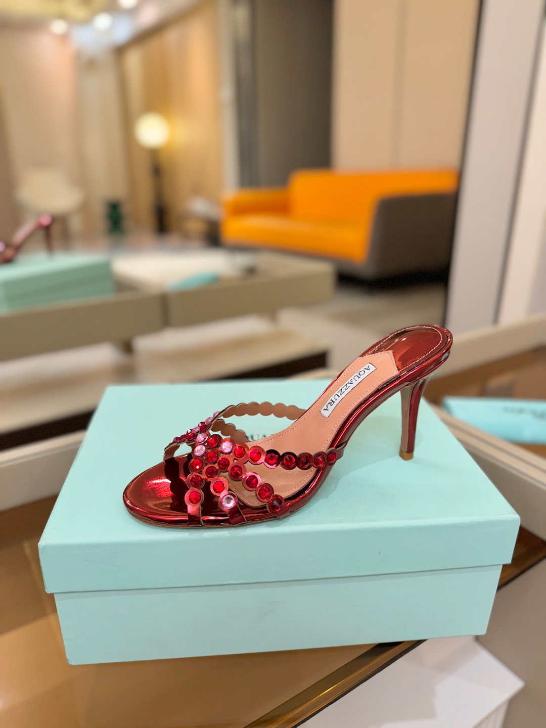 Aquazzura   菠萝   𝐒𝐒  𝐧𝐞𝐰春夏新品高跟半拖。满满的钻，超闪 🌸((☀️⥎☀️))🌸