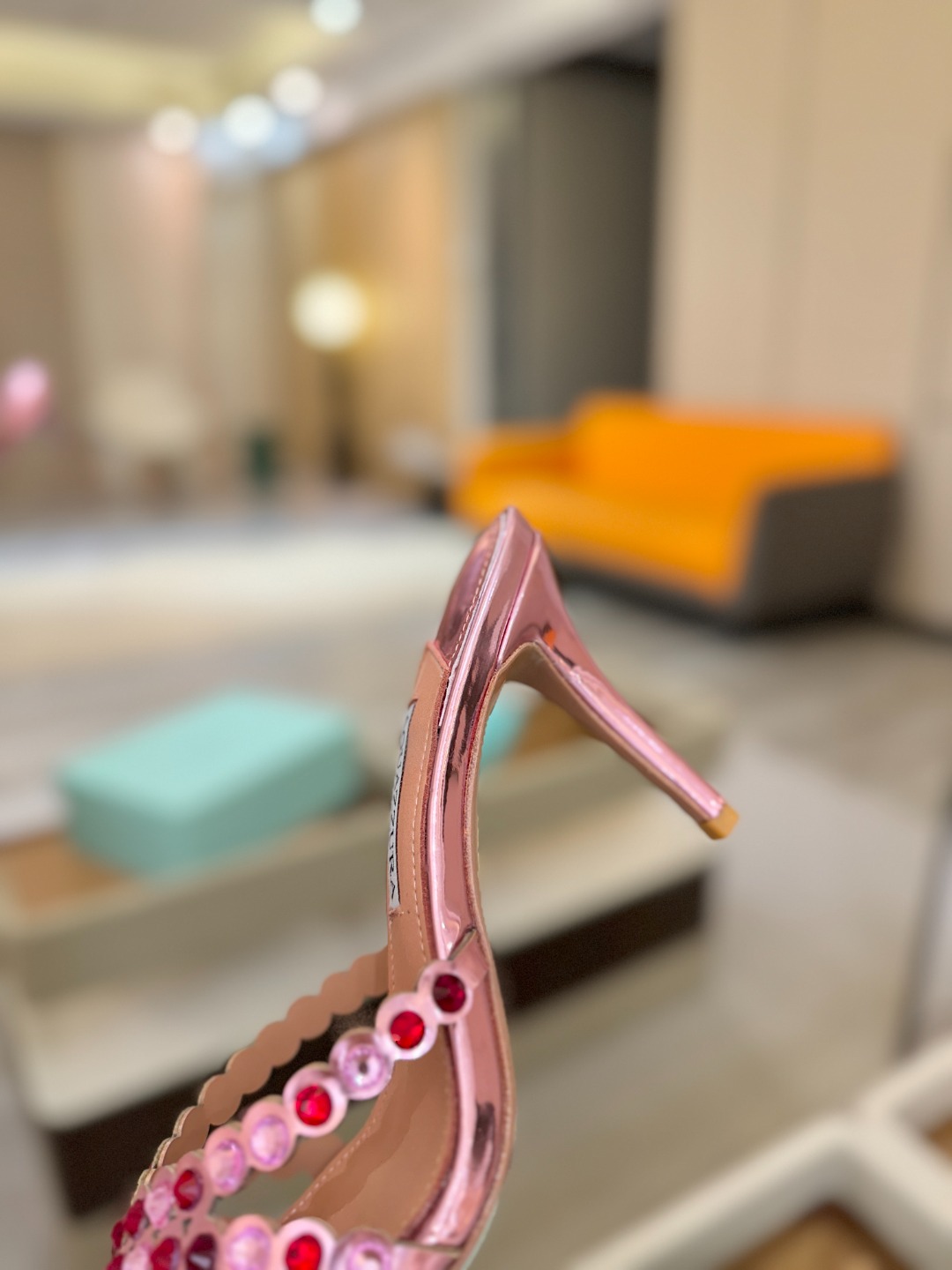 Aquazzura   菠萝   𝐒𝐒  𝐧𝐞𝐰春夏新品高跟半拖。满满的钻，超闪 🌸((☀️⥎☀️))🌸