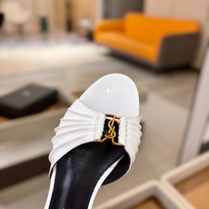 YSL「SAINT LAURENT*」 夏季新品 金属头优雅大气拖鞋——————————全新春夏系列 YSL「SAINT LAURENT*」 夏季新品 金属头优雅大气拖鞋——————————全新春夏系列