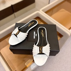 YSL「SAINT LAURENT*」 夏季新品 金属头优雅大气拖鞋——————————全新春夏系列 YSL「SAINT LAURENT*」 夏季新品 金属头优雅大气拖鞋——————————全新春夏系列