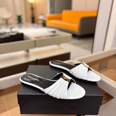 YSL「SAINT LAURENT*」 夏季新品 金属头优雅大气拖鞋——————————全新春夏系列 YSL「SAINT LAURENT*」 夏季新品 金属头优雅大气拖鞋——————————全新春夏系列